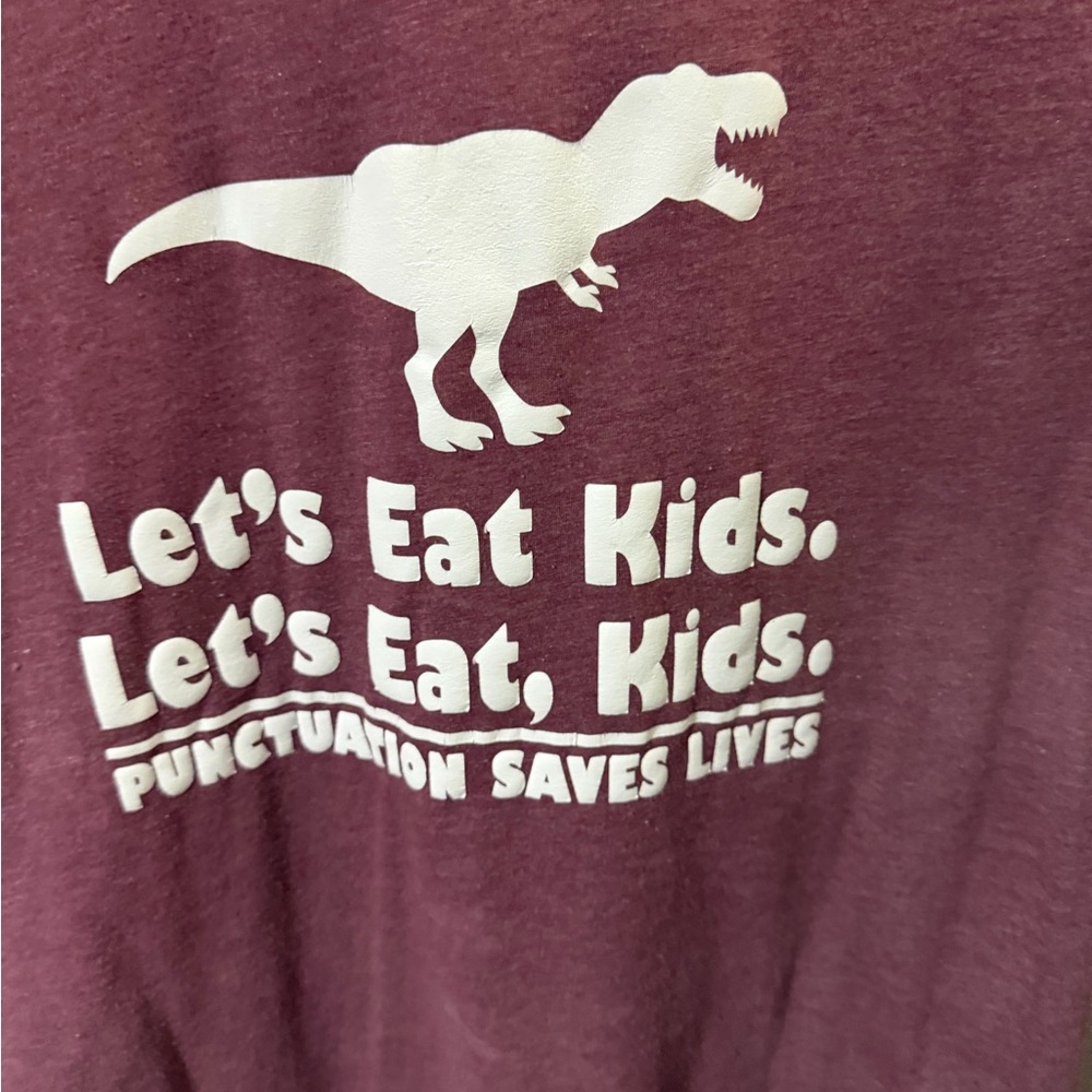 ❣️❄️Gildan Maroon Tee with T-Rex Graphic - Picture 3 of 4